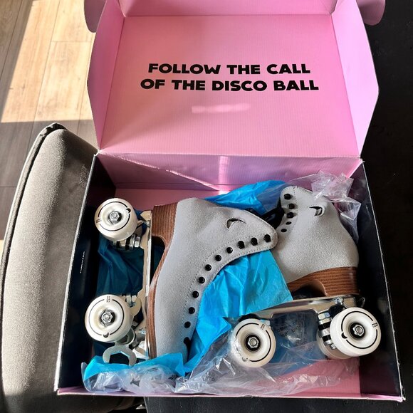 The Moon Boot Roller Skates - Picture 1 of 7